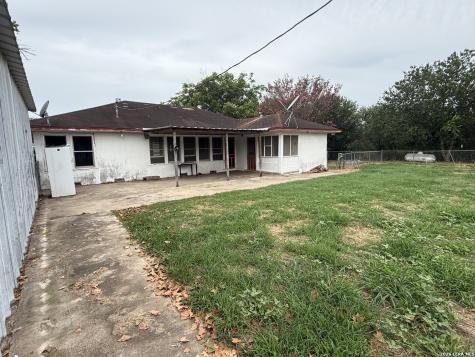 1939 County Road 134 Runge TX 78151