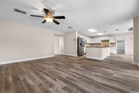 7623 Lonecrest Converse TX 78109