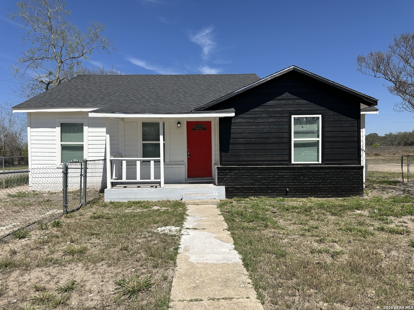 514 Davis Avenue Devine TX 78016