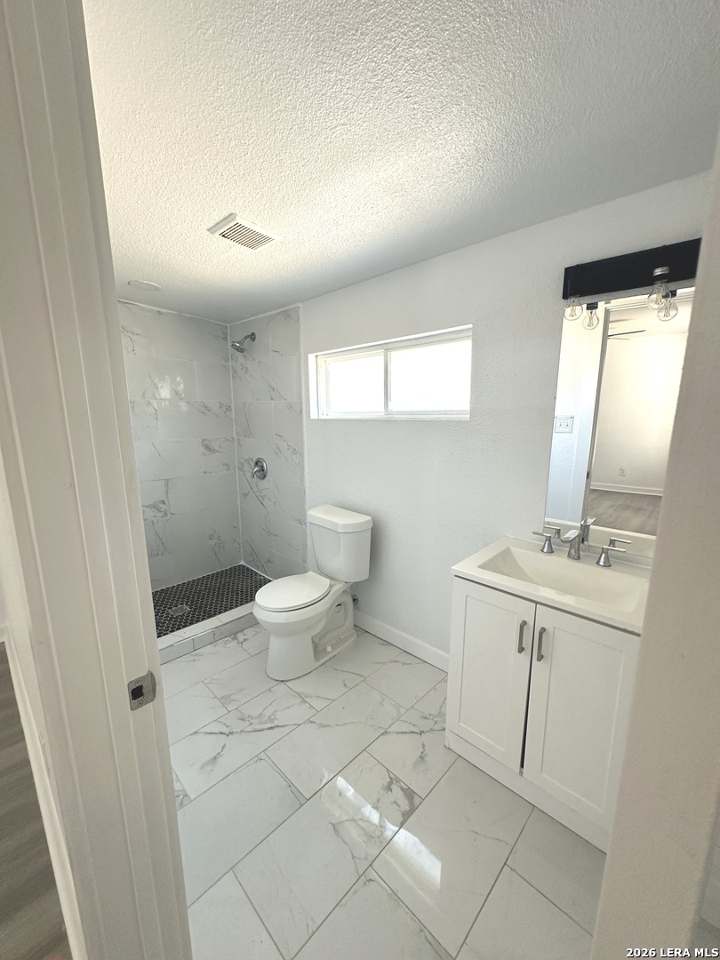 514 Davis Avenue Devine TX 78016
