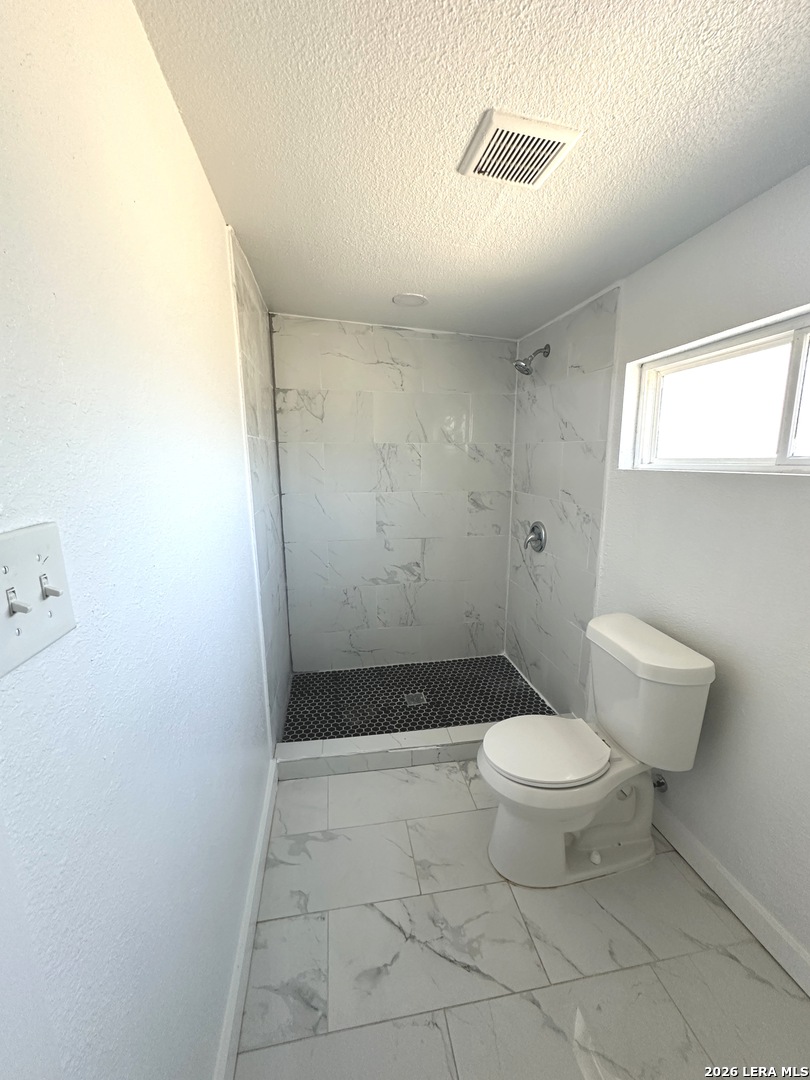 514 Davis Avenue Devine TX 78016