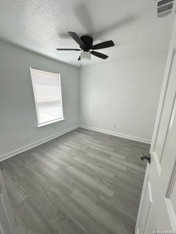 514 Davis Avenue Devine TX 78016
