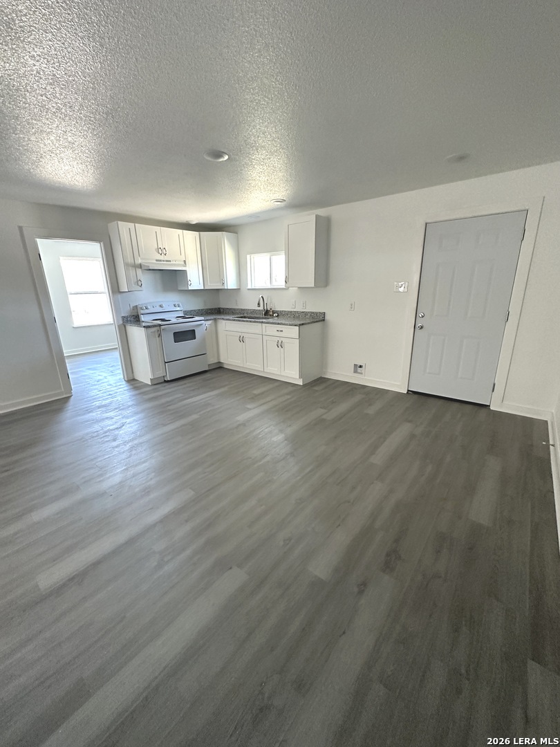 514 Davis Avenue Devine TX 78016