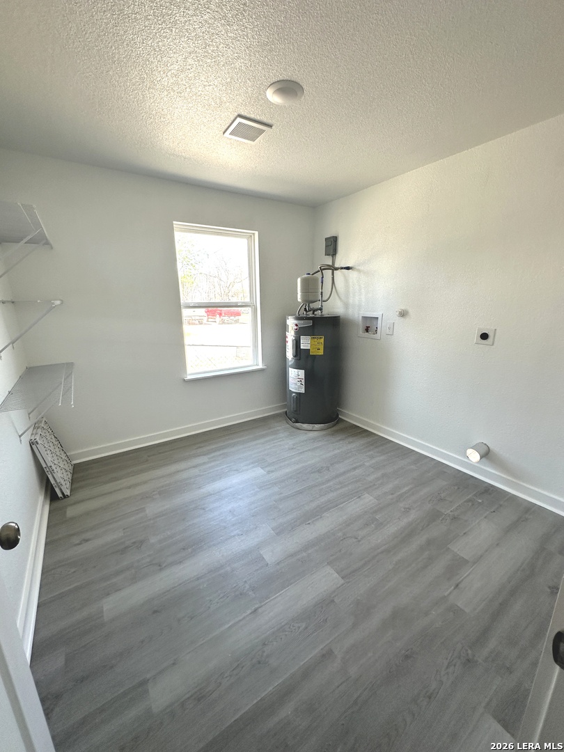 514 Davis Avenue Devine TX 78016