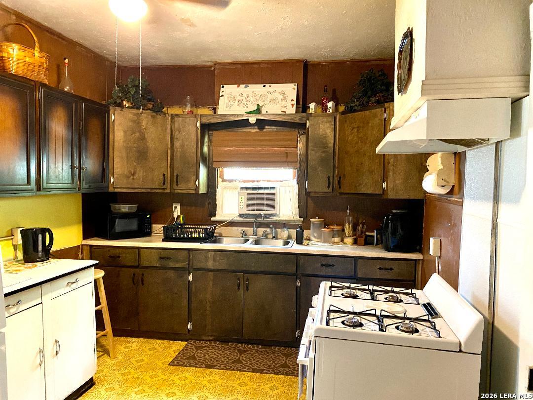 1005 E 13th Austin TX 78702