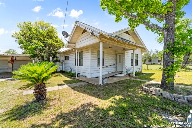 1710 H Street Floresville TX 78114