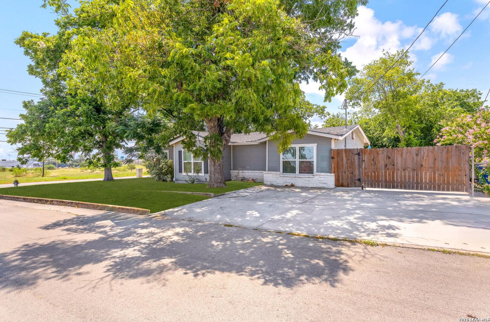 730 S Mesquite Avenue New Braunfels TX 78130