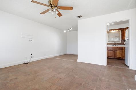 343 W Palfrey San Antonio TX 78223