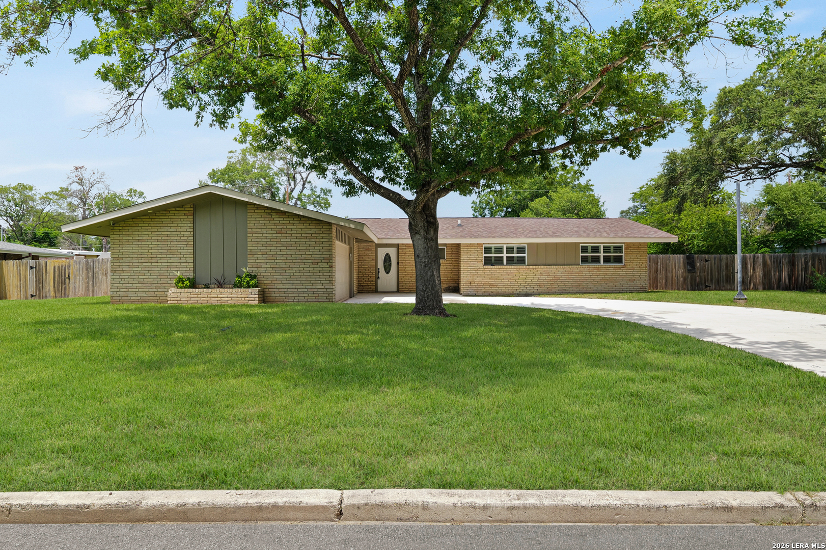225 Cloudmont Windcrest TX 78239
