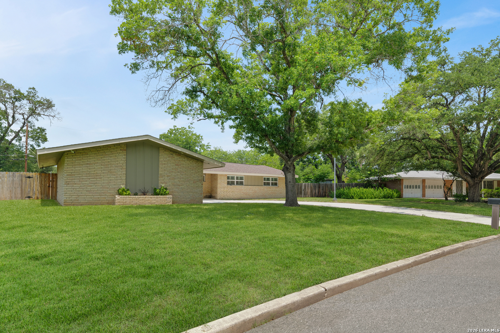 225 Cloudmont Windcrest TX 78239