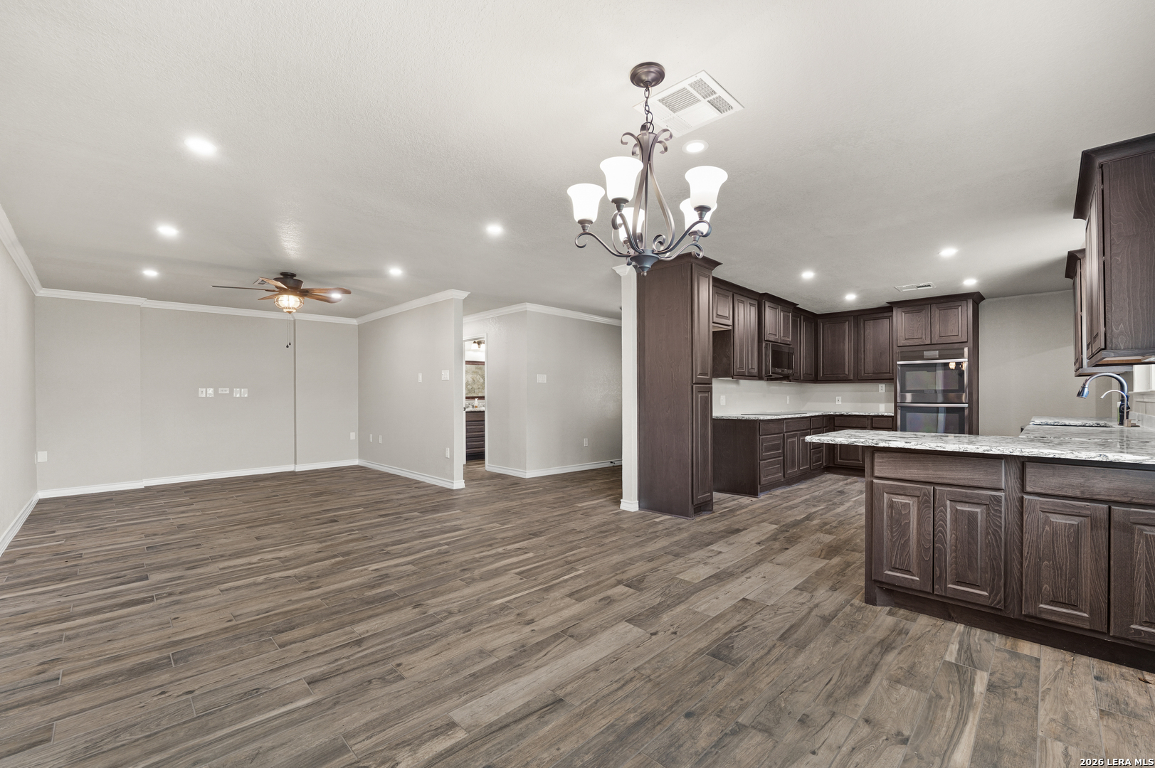 225 Cloudmont Windcrest TX 78239