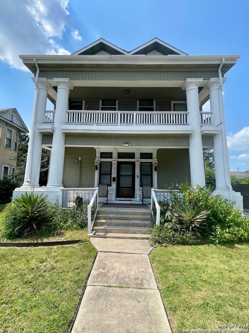 657 W Elmira Street San Antonio TX 78212