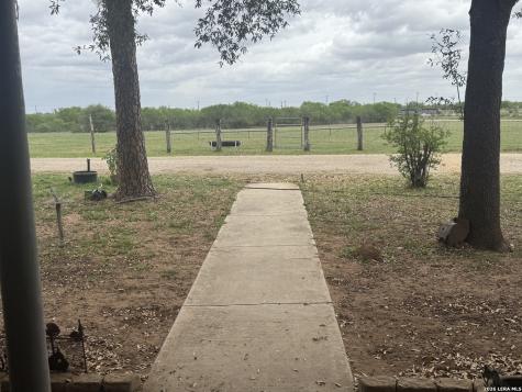7084 Richter Elmendorf TX 78112