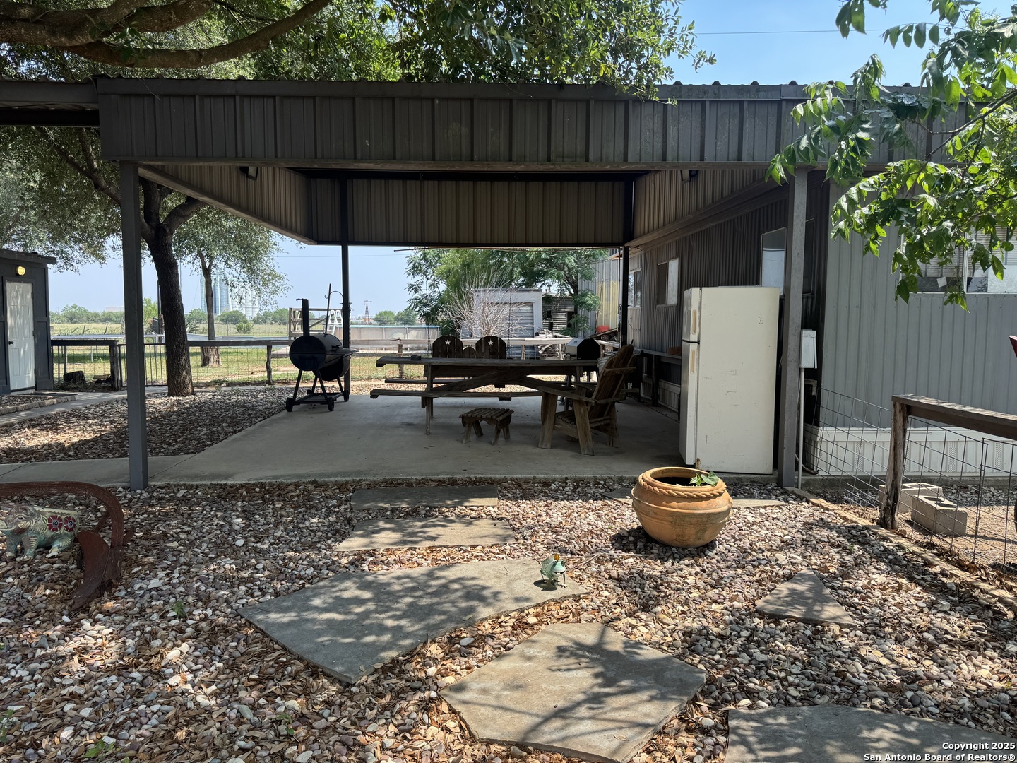 7084 Richter Elmendorf TX 78112