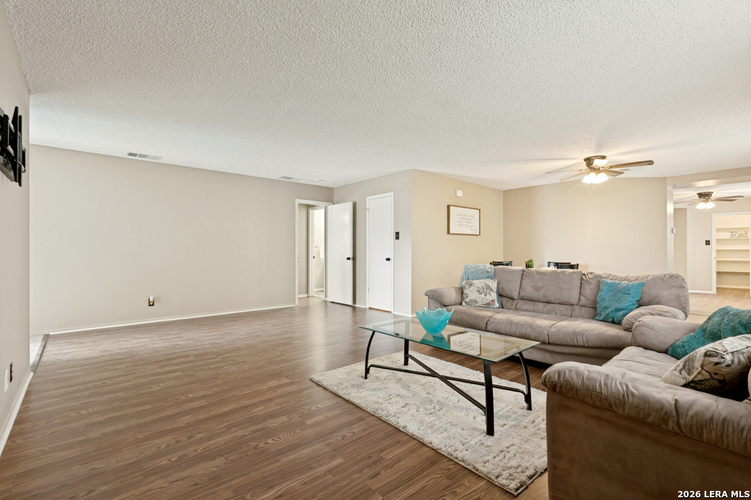 6402 Beech Trail Converse TX 78109
