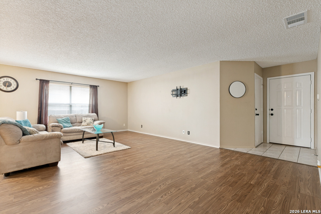6402 Beech Trail Converse TX 78109