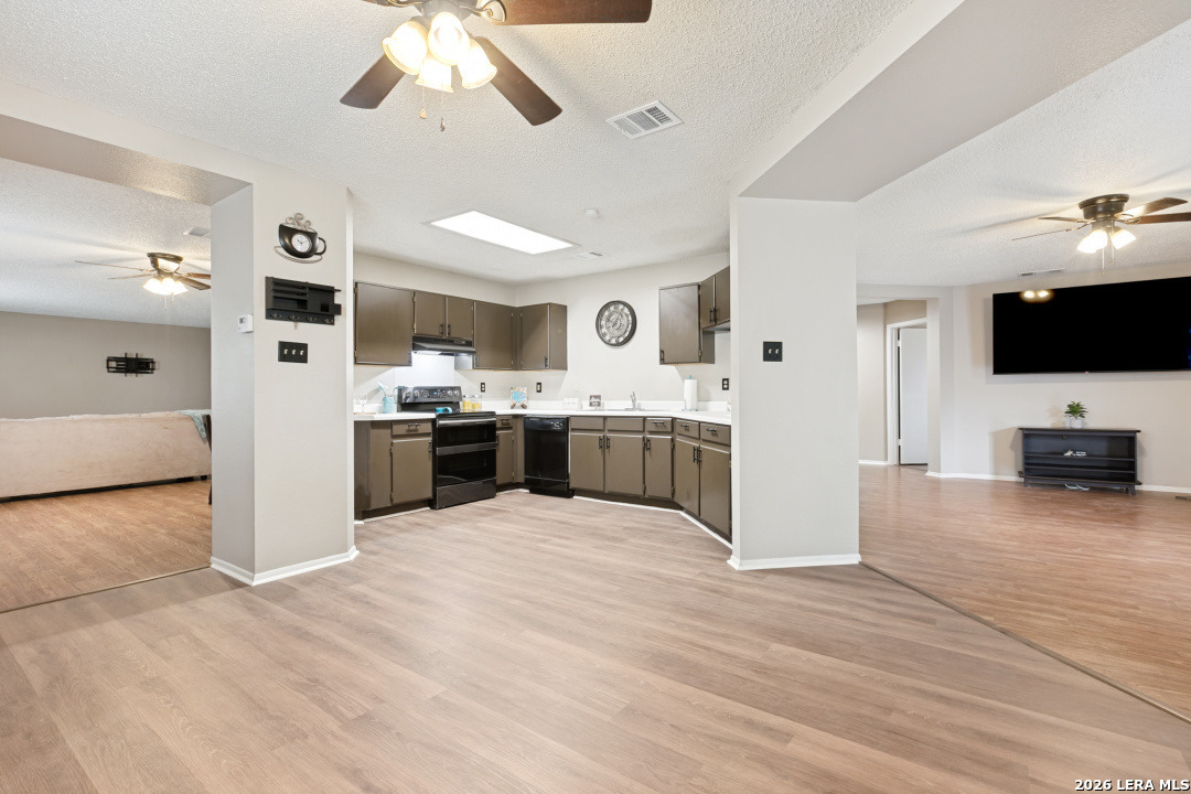 6402 Beech Trail Converse TX 78109
