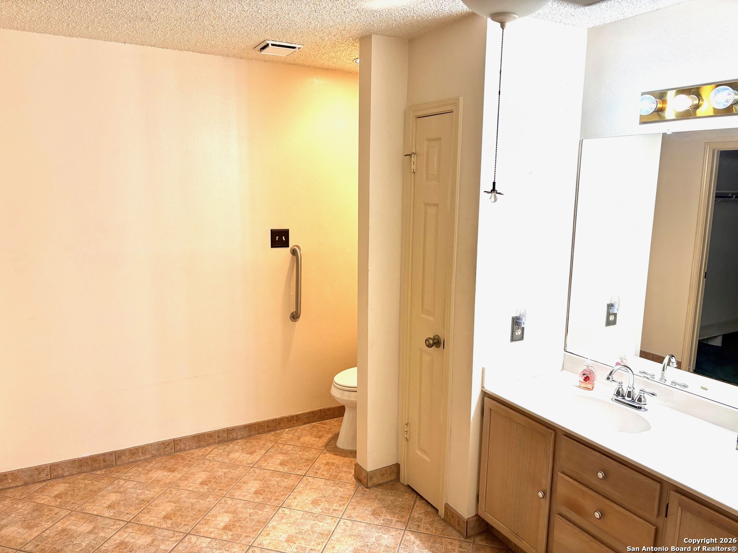 7501 Avery Live Oak TX 78233