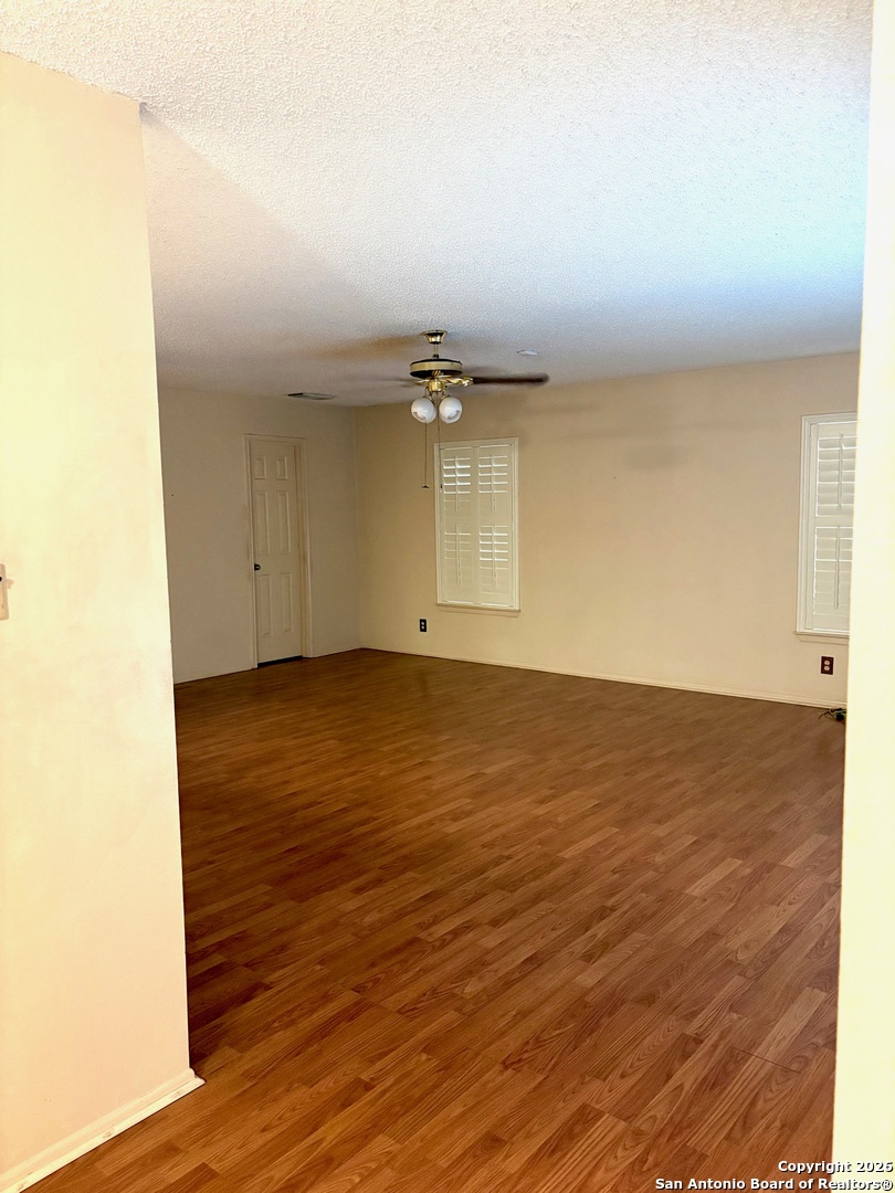 7501 Avery Live Oak TX 78233