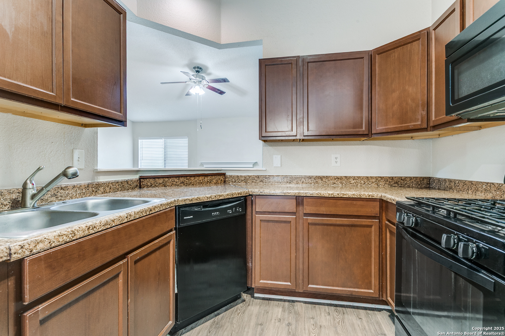 6815 Hillside Peak San Antonio TX 78233