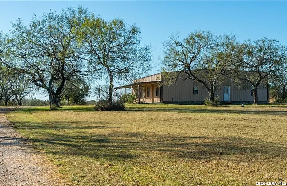 813 Pleasant Acres Seguin TX 78155