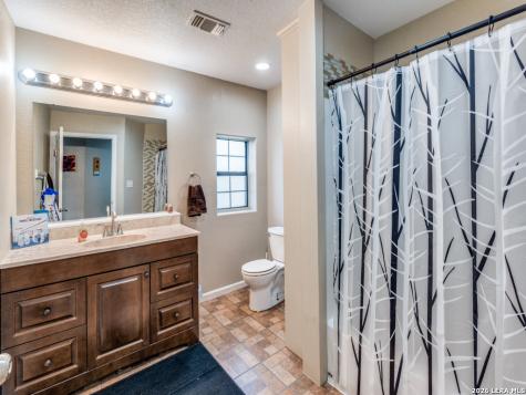 813 Pleasant Acres Seguin TX 78155