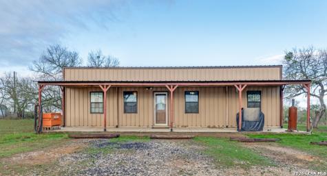 813 Pleasant Acres Seguin TX 78155