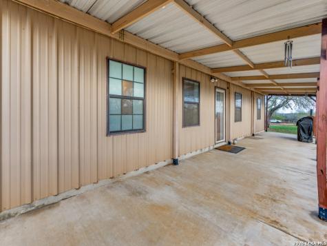 813 Pleasant Acres Seguin TX 78155