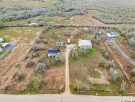 813 Pleasant Acres Seguin TX 78155