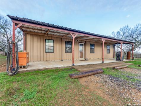 813 Pleasant Acres Seguin TX 78155