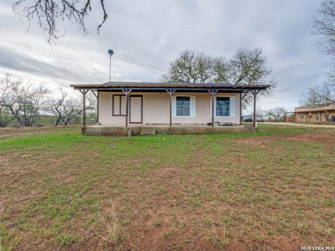813 Pleasant Acres Seguin TX 78155