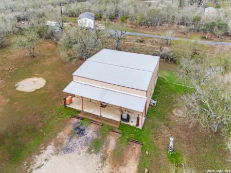 813 Pleasant Acres Seguin TX 78155