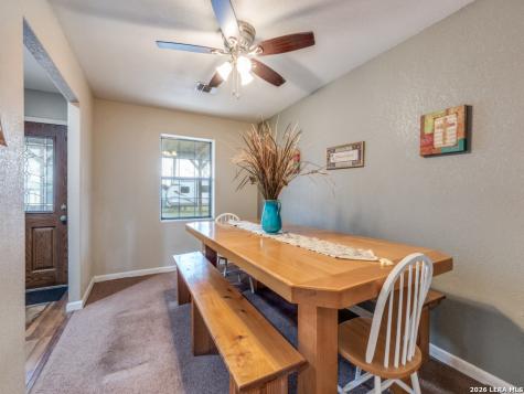 813 Pleasant Acres Seguin TX 78155