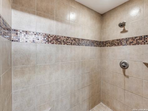 813 Pleasant Acres Seguin TX 78155