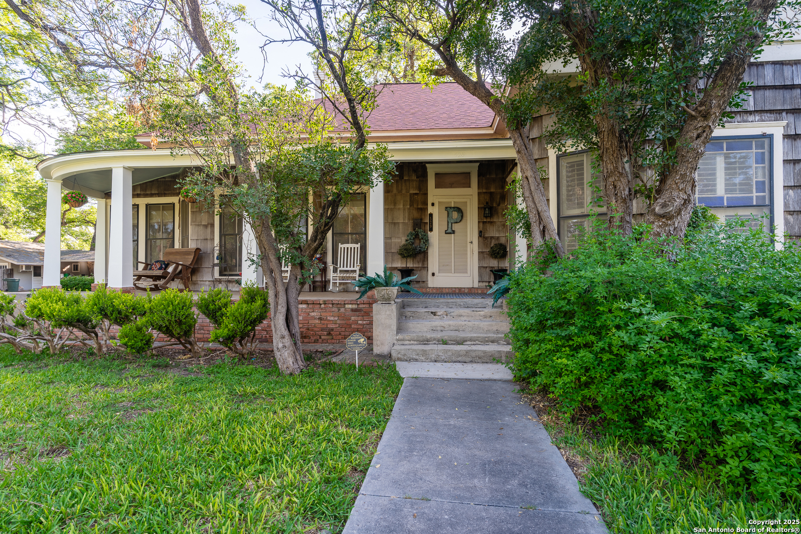529 N High Uvalde TX 78801