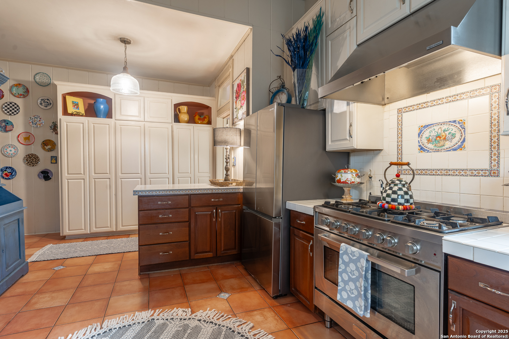 529 N High Uvalde TX 78801