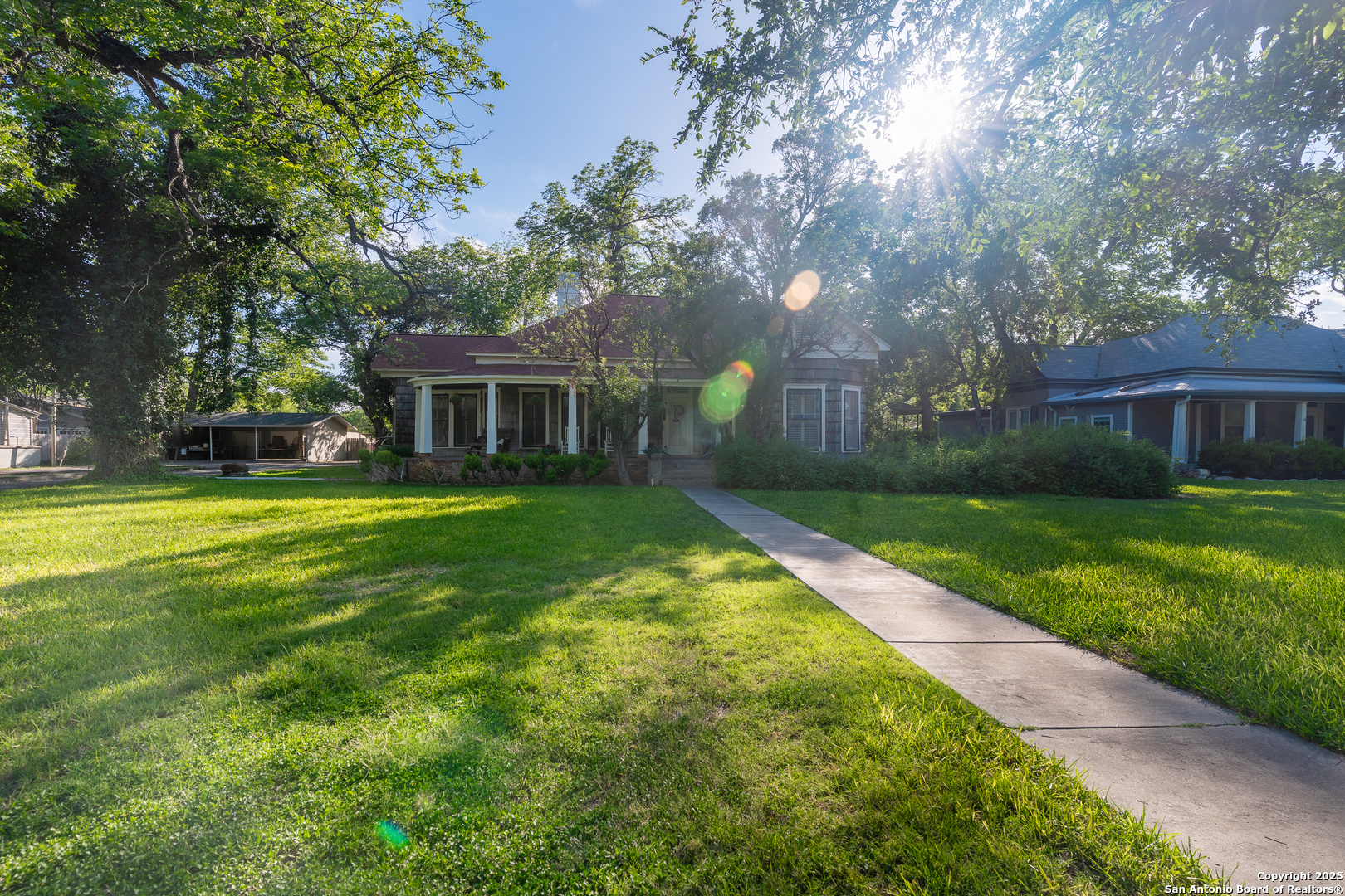 529 N High Uvalde TX 78801