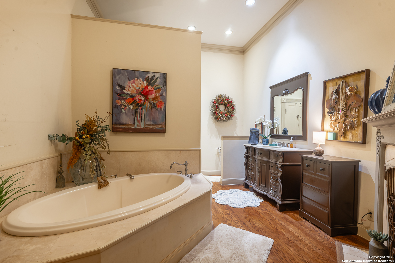 529 N High Uvalde TX 78801