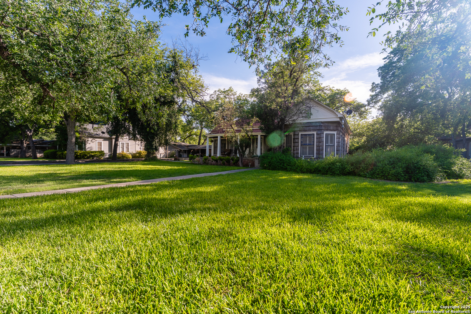 529 N High Uvalde TX 78801