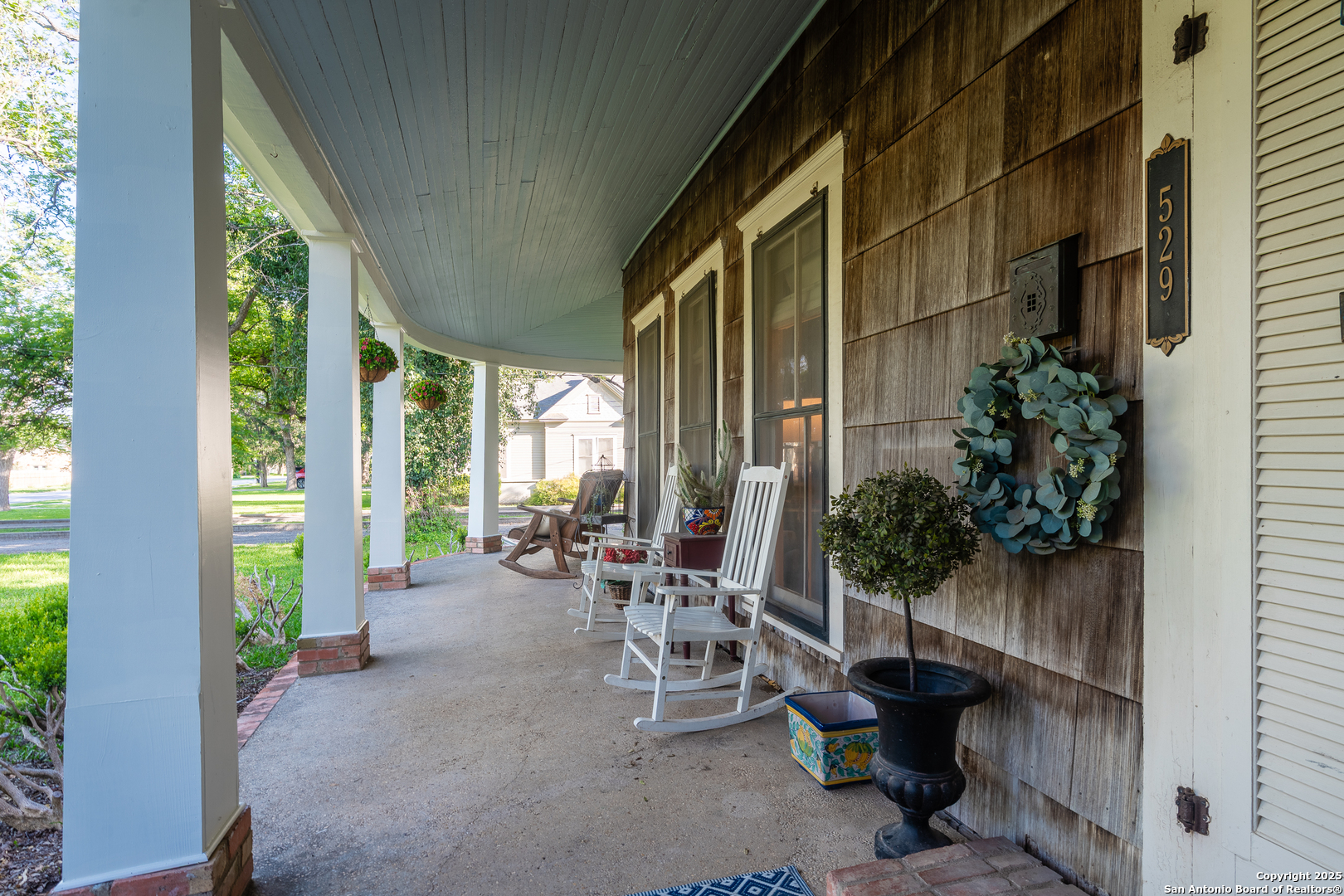 529 N High Uvalde TX 78801