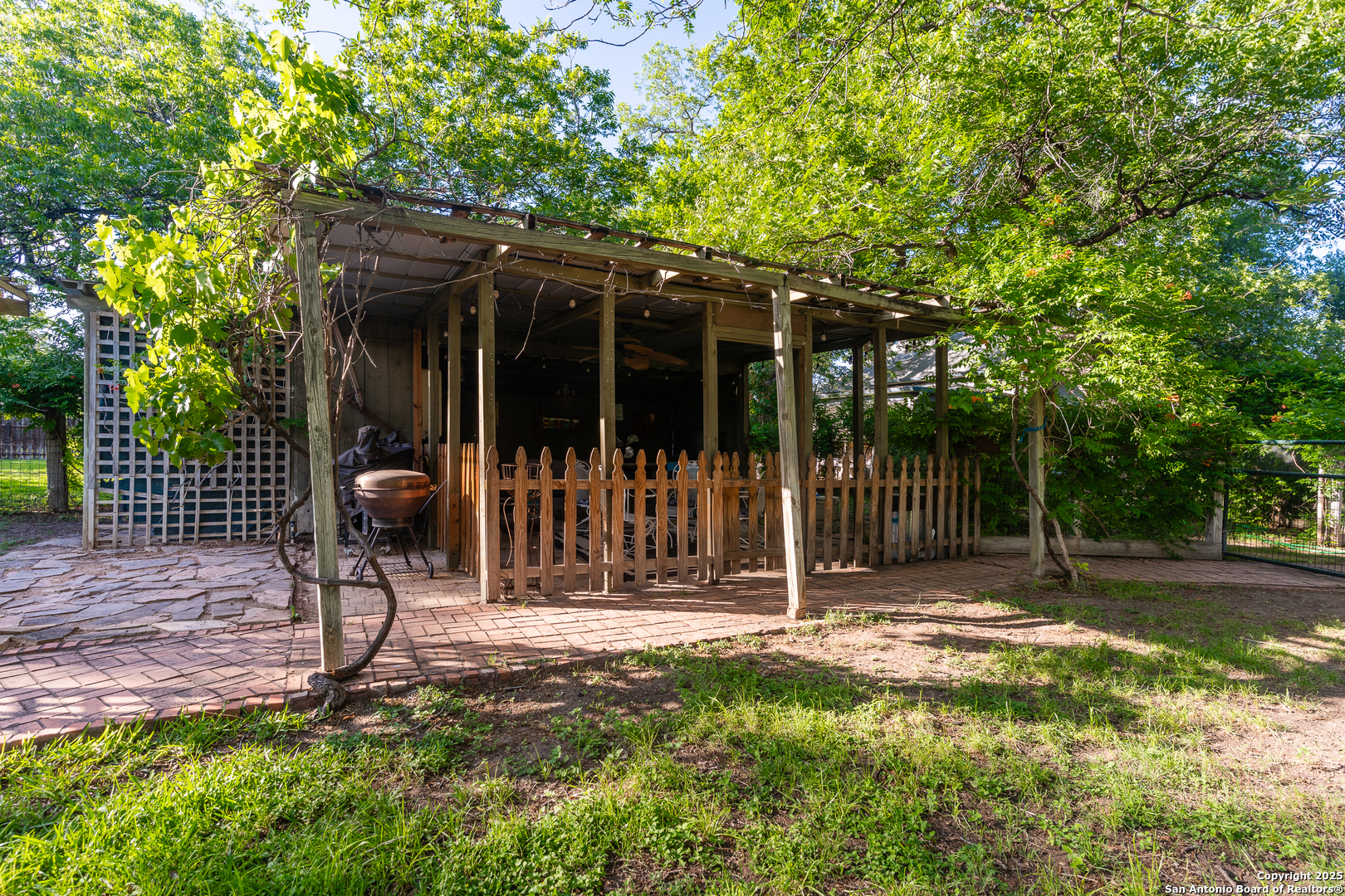 529 N High Uvalde TX 78801