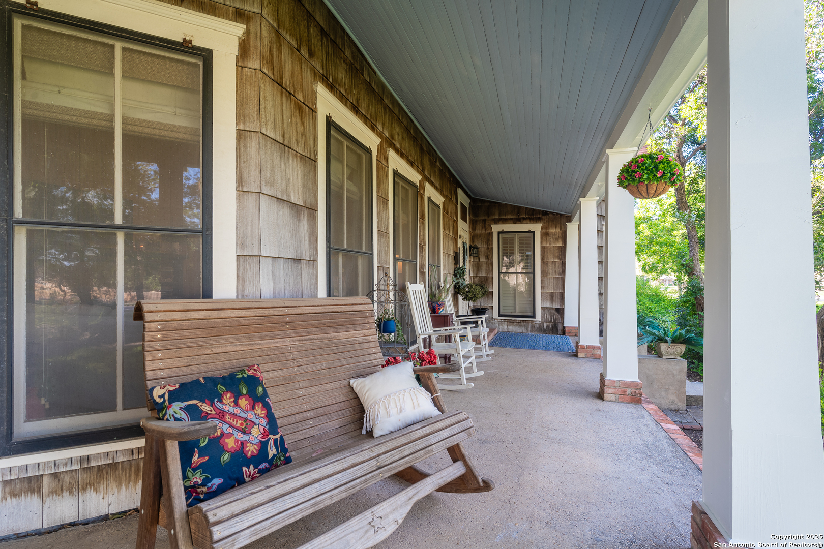 529 N High Uvalde TX 78801