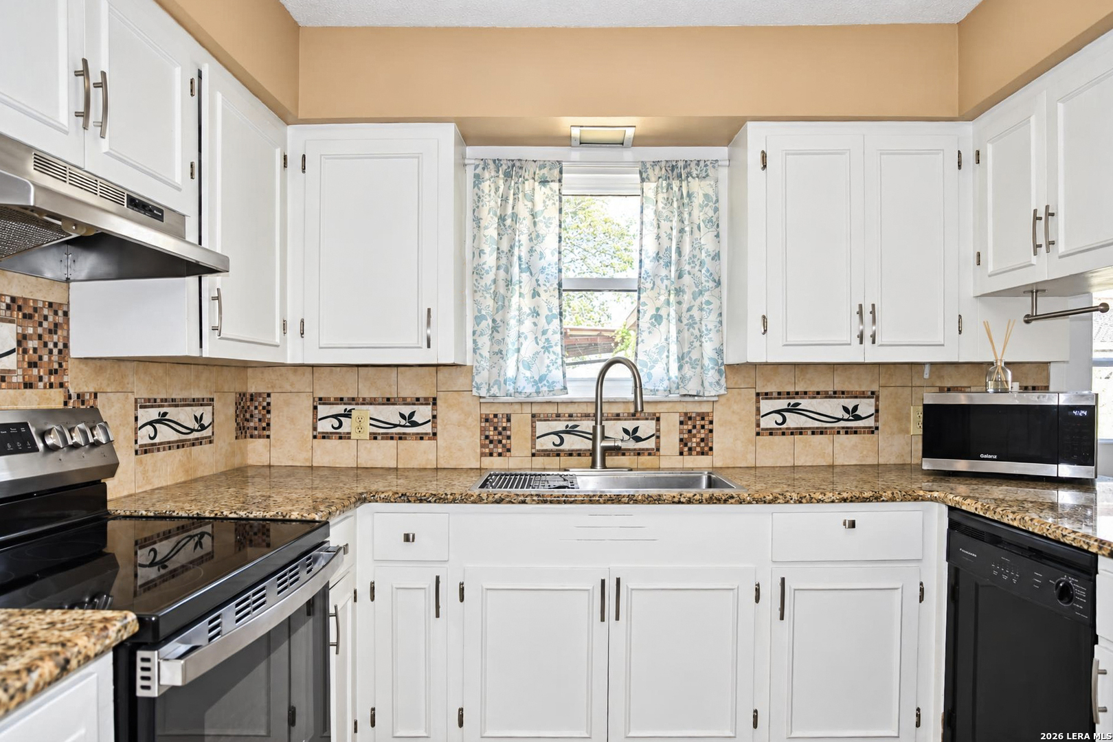 2835 Earls Trail Beeville TX 78102