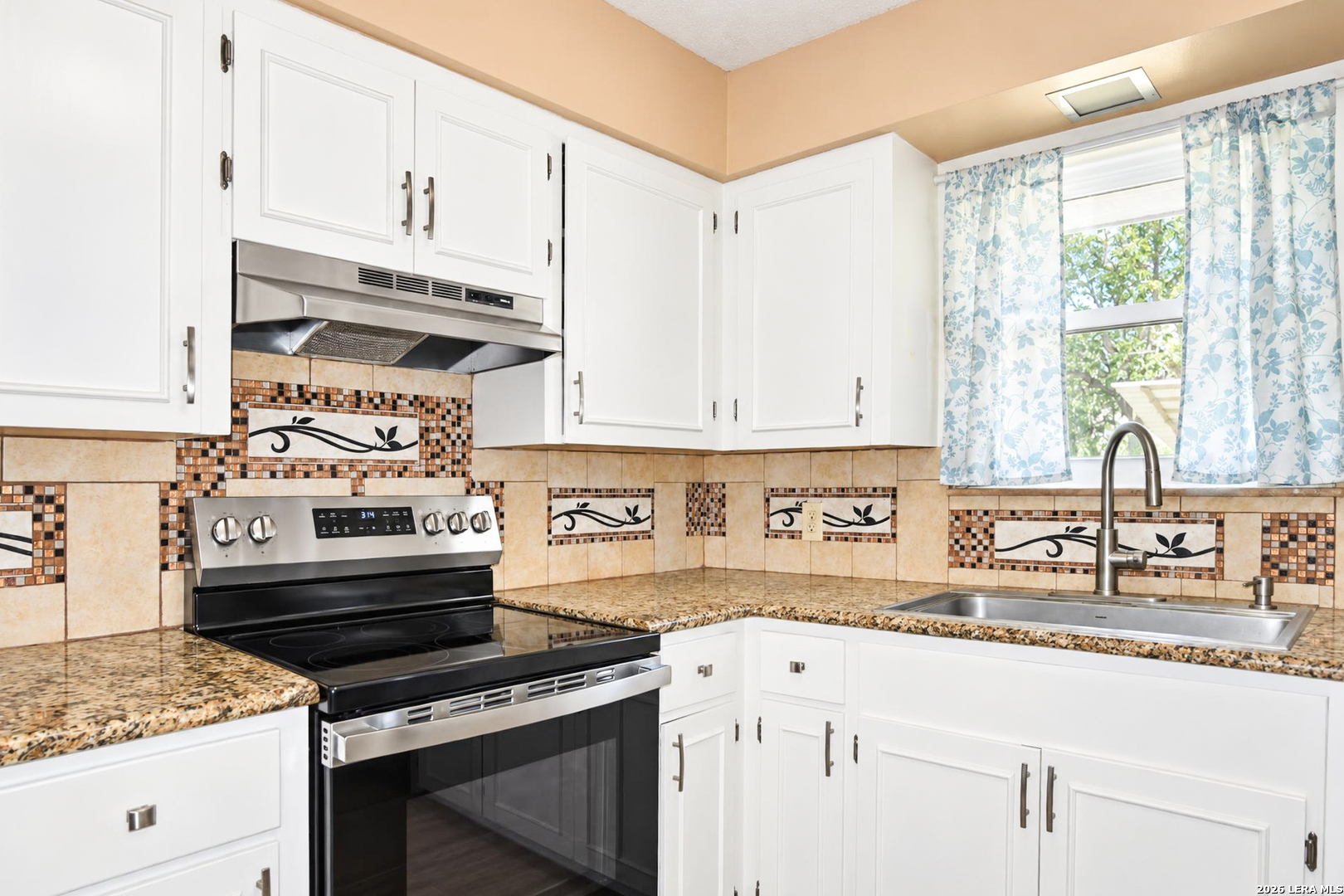 2835 Earls Trail Beeville TX 78102