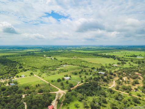 343 Sleepy Meadow Nixon TX 78140