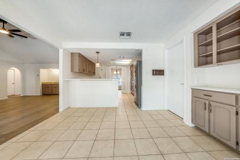 15322 Delachaise San Antonio TX 78232
