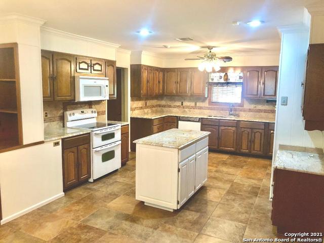 1016 Oakridge Drive Pleasanton TX 78064