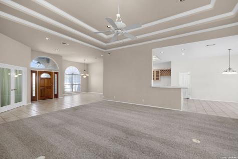 632 Lake Valley La Vernia TX 78121