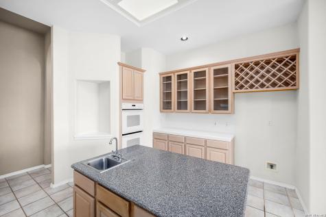 632 Lake Valley La Vernia TX 78121