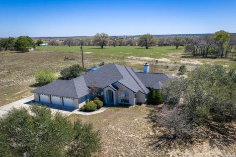 632 Lake Valley La Vernia TX 78121
